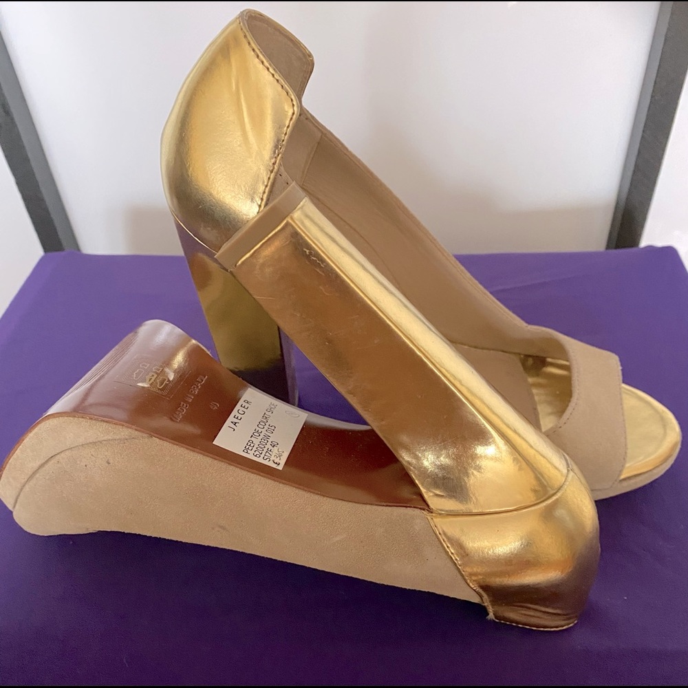 New two-toned suede peep-toe block heel shoes.